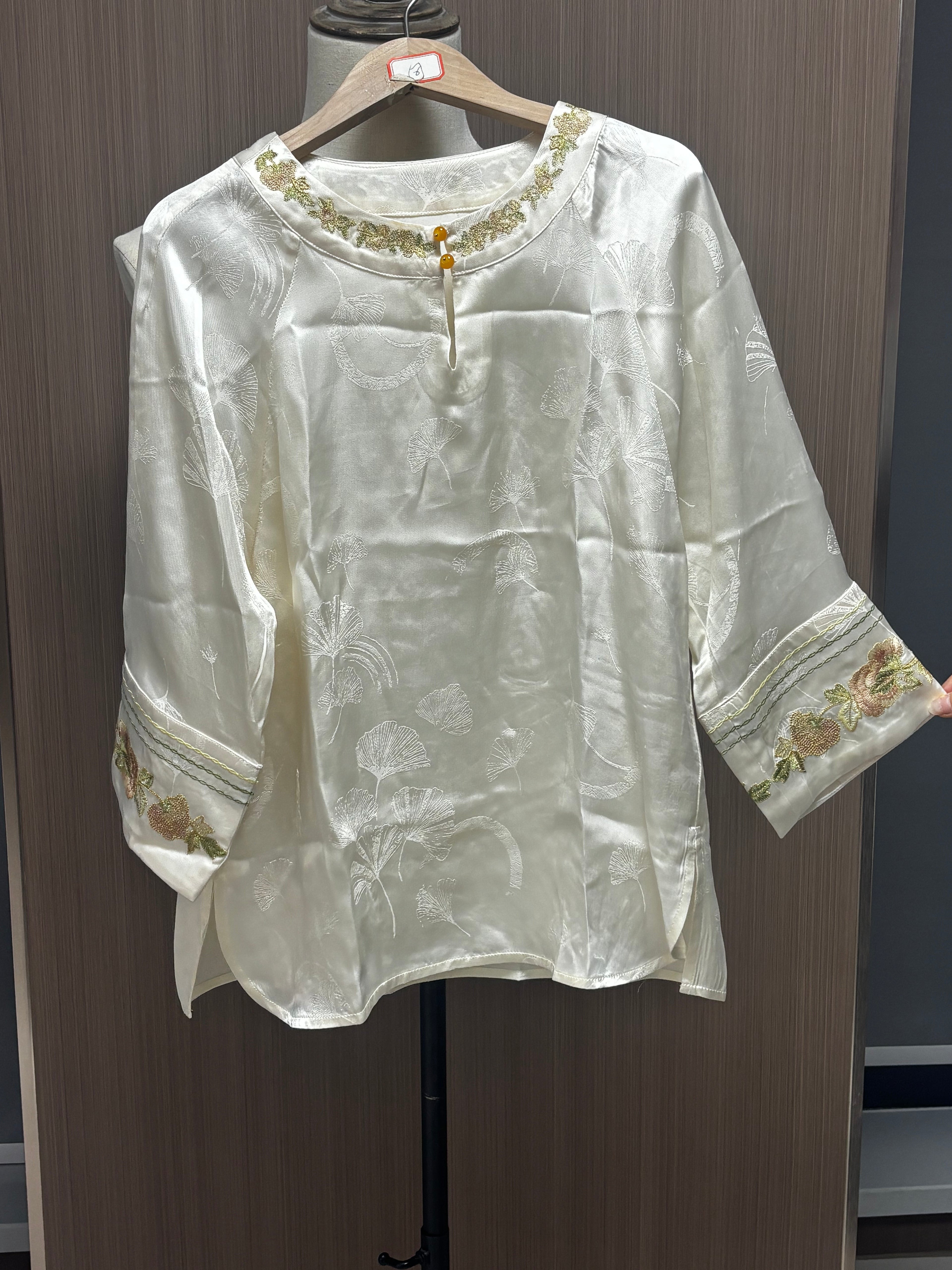 Women's Top Hand-Embroidered Silk Round Neck Shirt Xiangyun Gauze Blouse