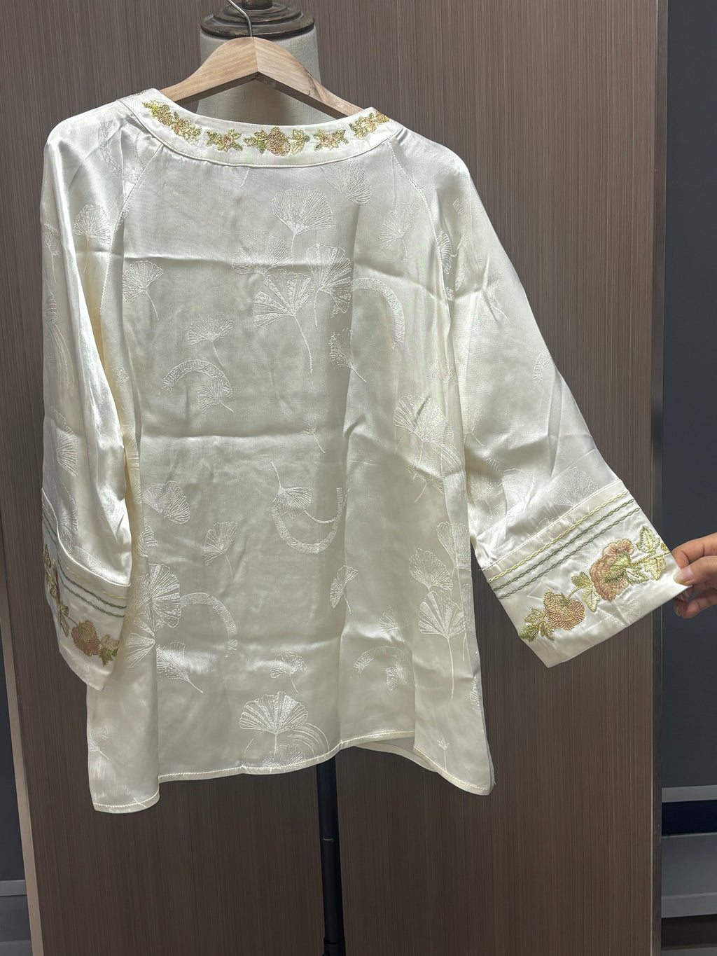 Women's Top Hand-Embroidered Silk Round Neck Shirt Xiangyun Gauze Blouse
