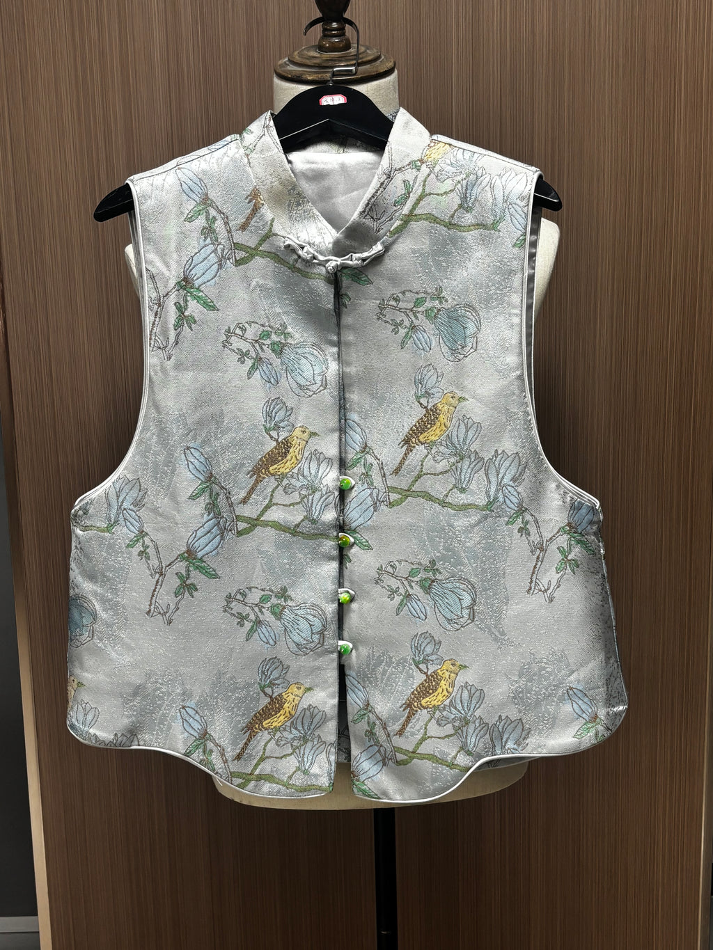 New Chinese-Style Frog Button Silk Sleeveless Outerwear