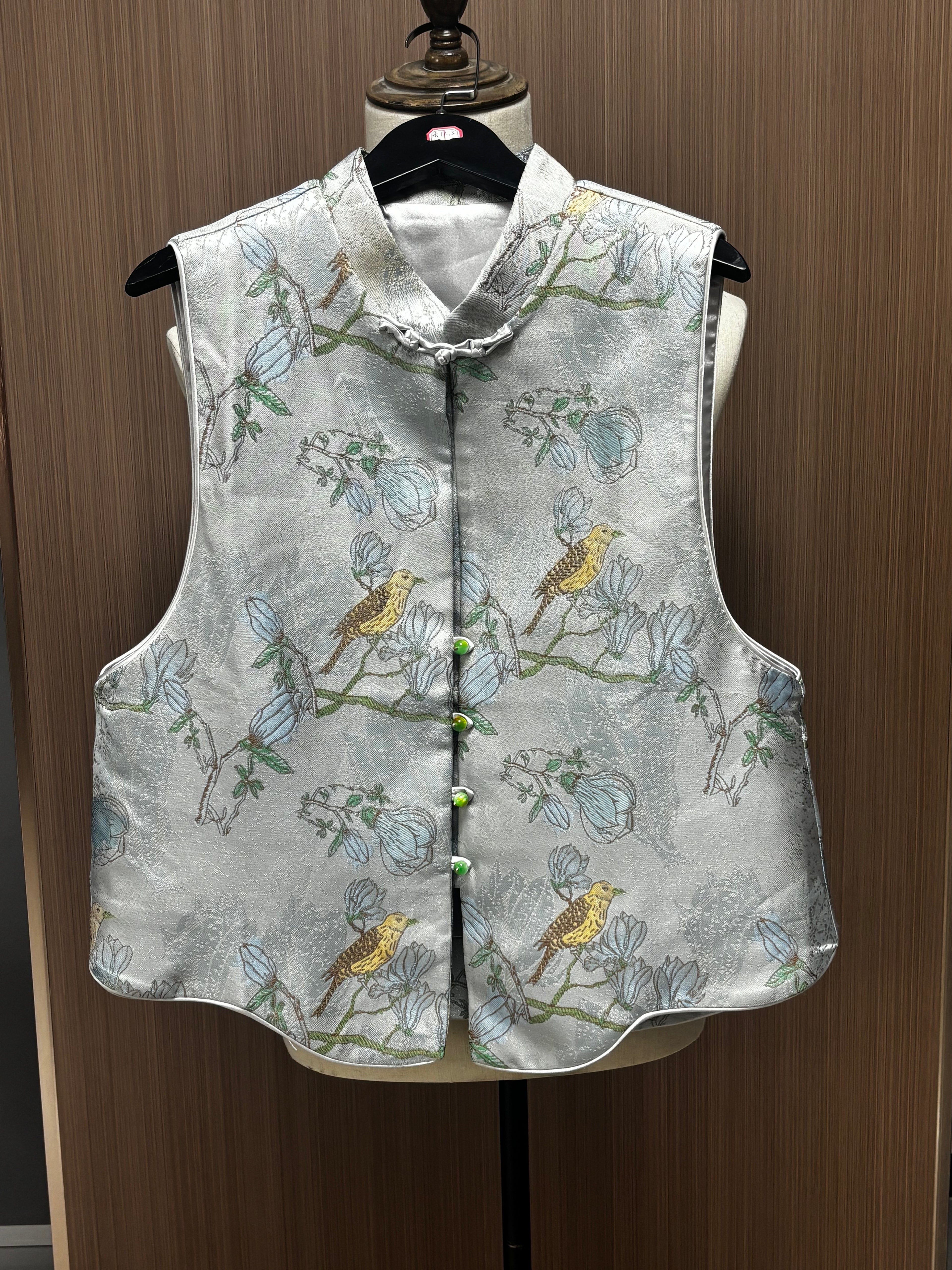 New Chinese-Style Frog Button Silk Sleeveless Outerwear