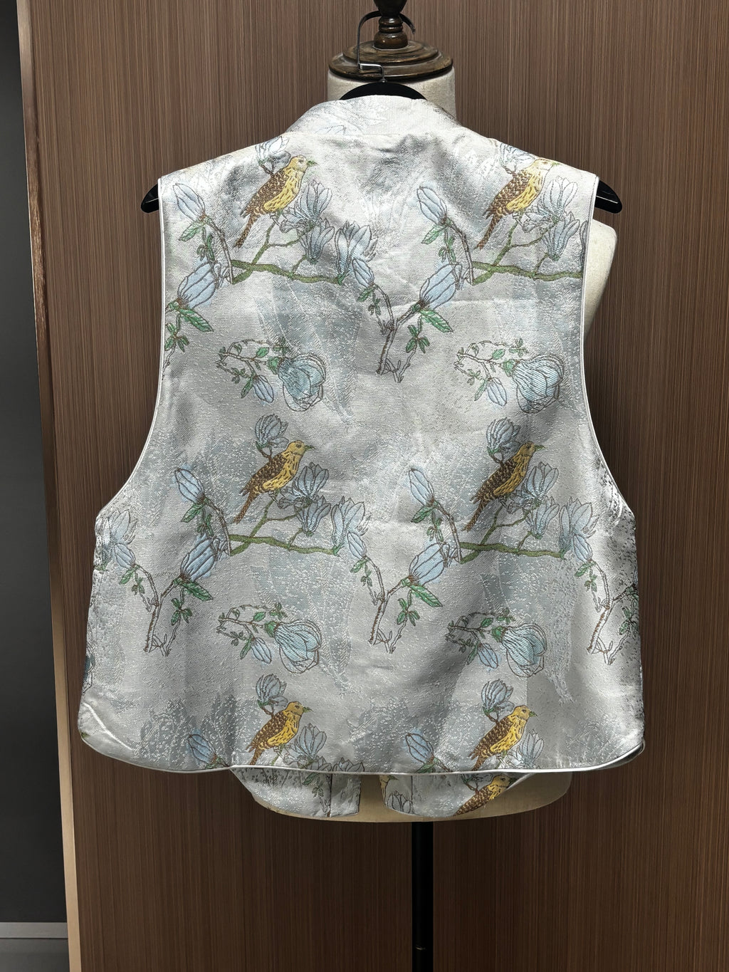 New Chinese-Style Frog Button Silk Sleeveless Outerwear