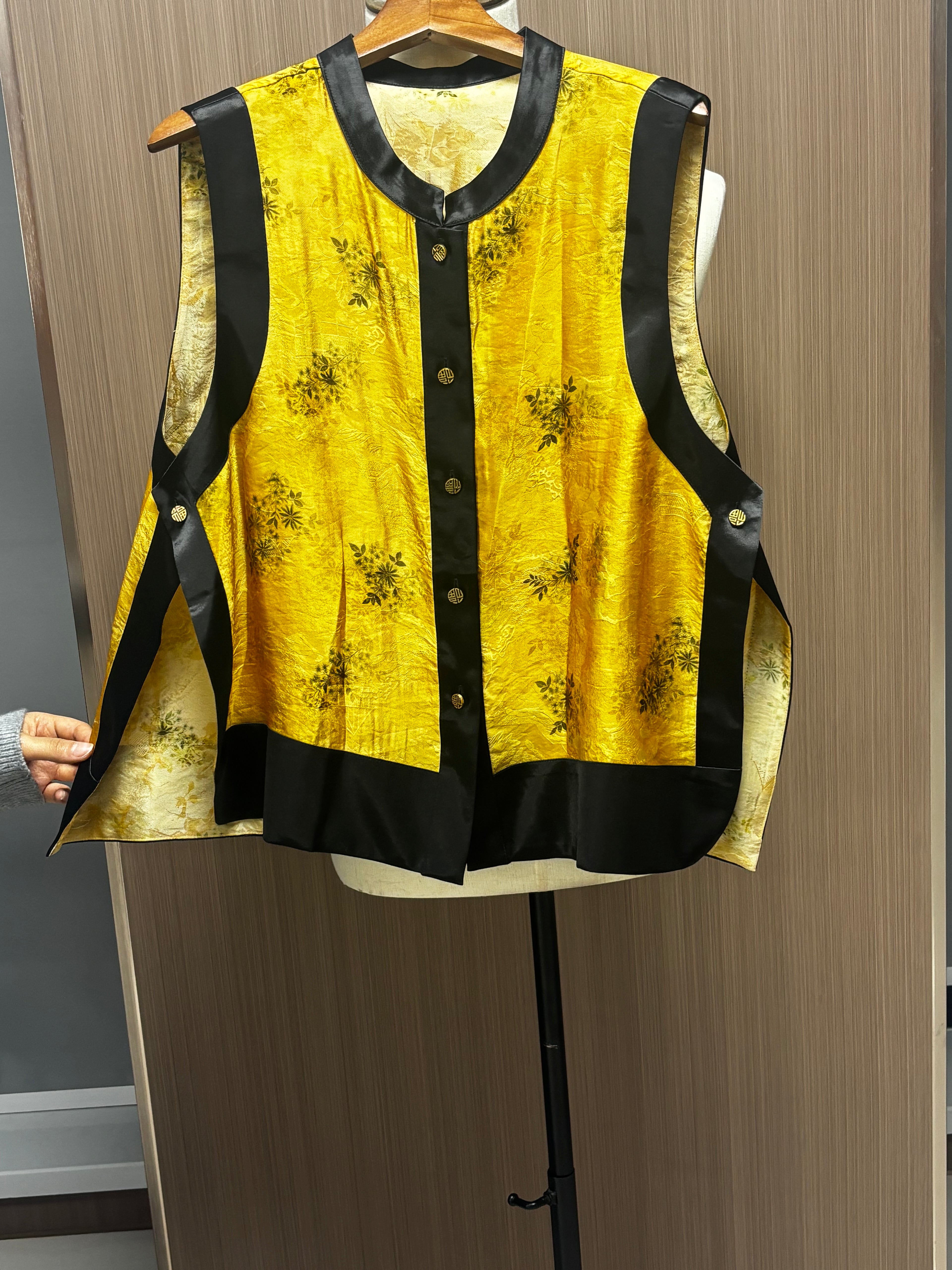New Chinese Style Xiangyunsha Yellow Floral Colorblock Vest, Vintage Silk Sleeveless Outerwear