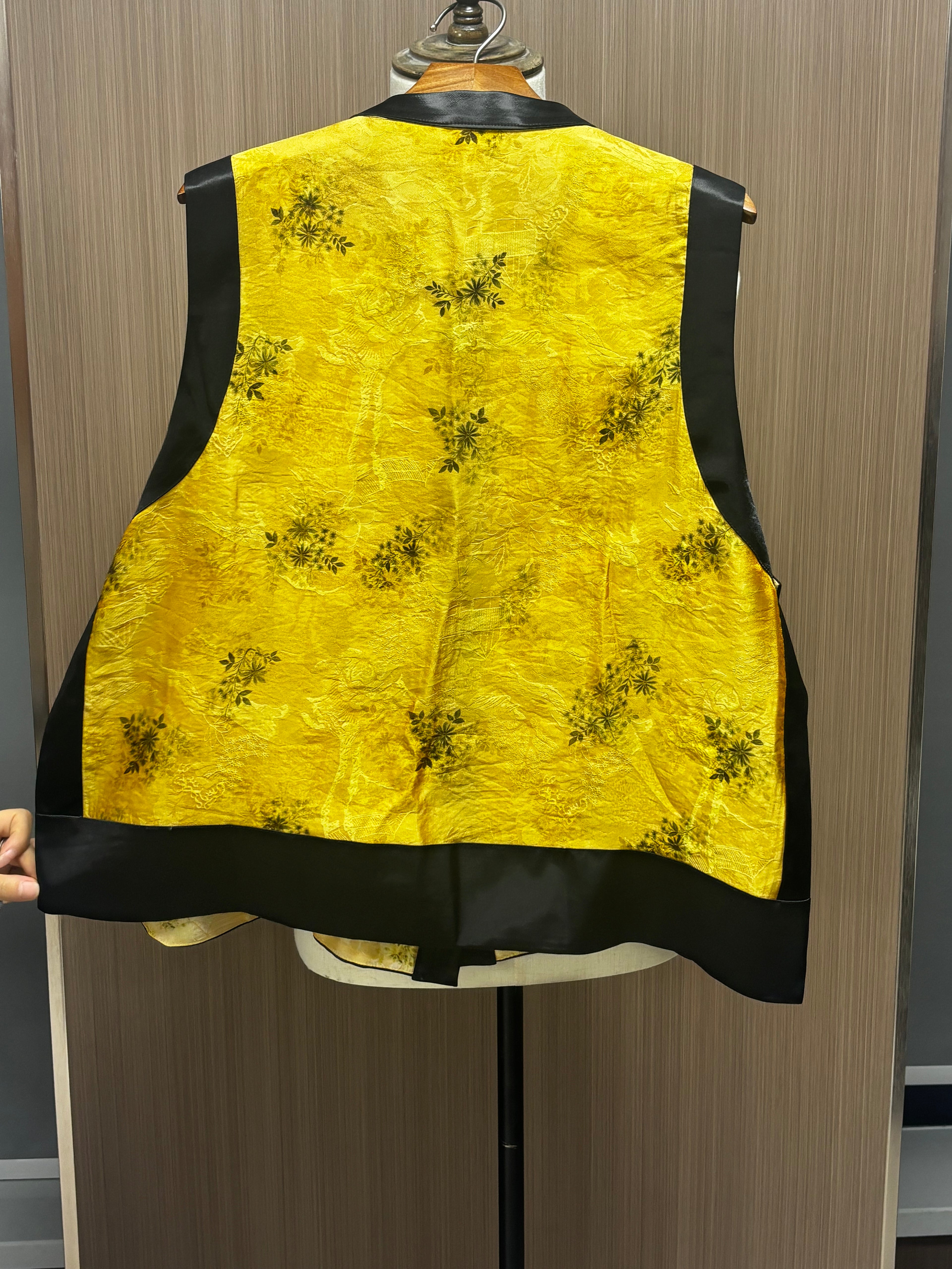 New Chinese Style Xiangyunsha Yellow Floral Colorblock Vest, Vintage Silk Sleeveless Outerwear