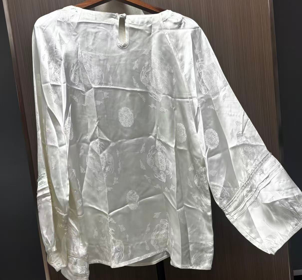 Women's top jacquard fabric round neck lantern sleeve blouse elegant and beautiful