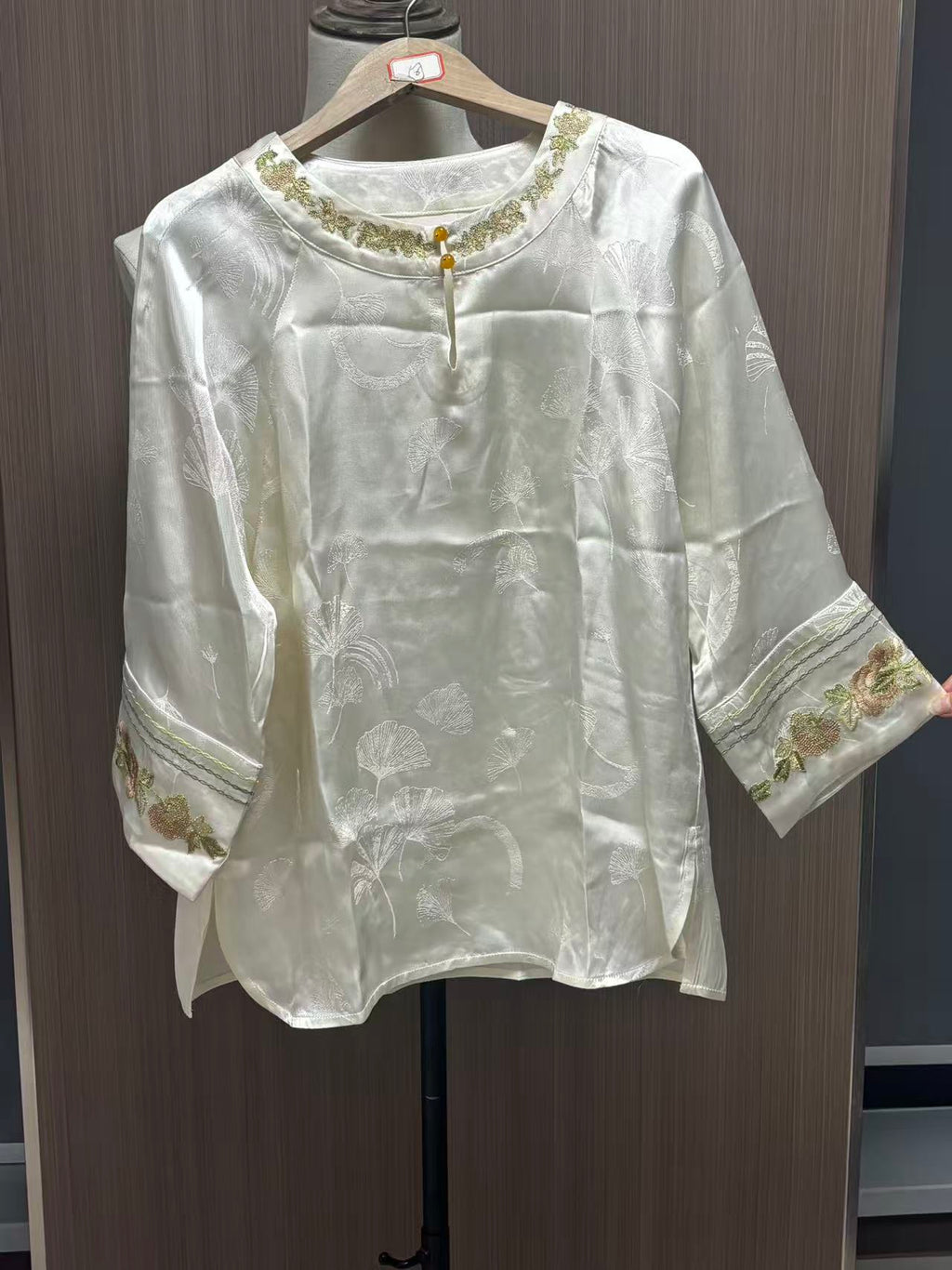Women's Top Hand-Embroidered Silk Round Neck Shirt Xiangyun Gauze Blouse