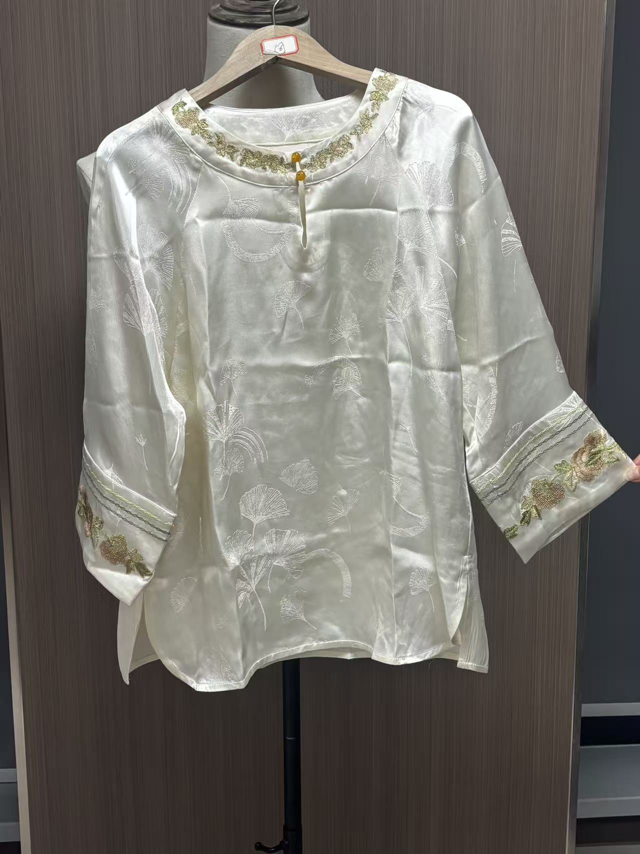 Women's Top Hand-Embroidered Silk Round Neck Shirt Xiangyun Gauze Blouse
