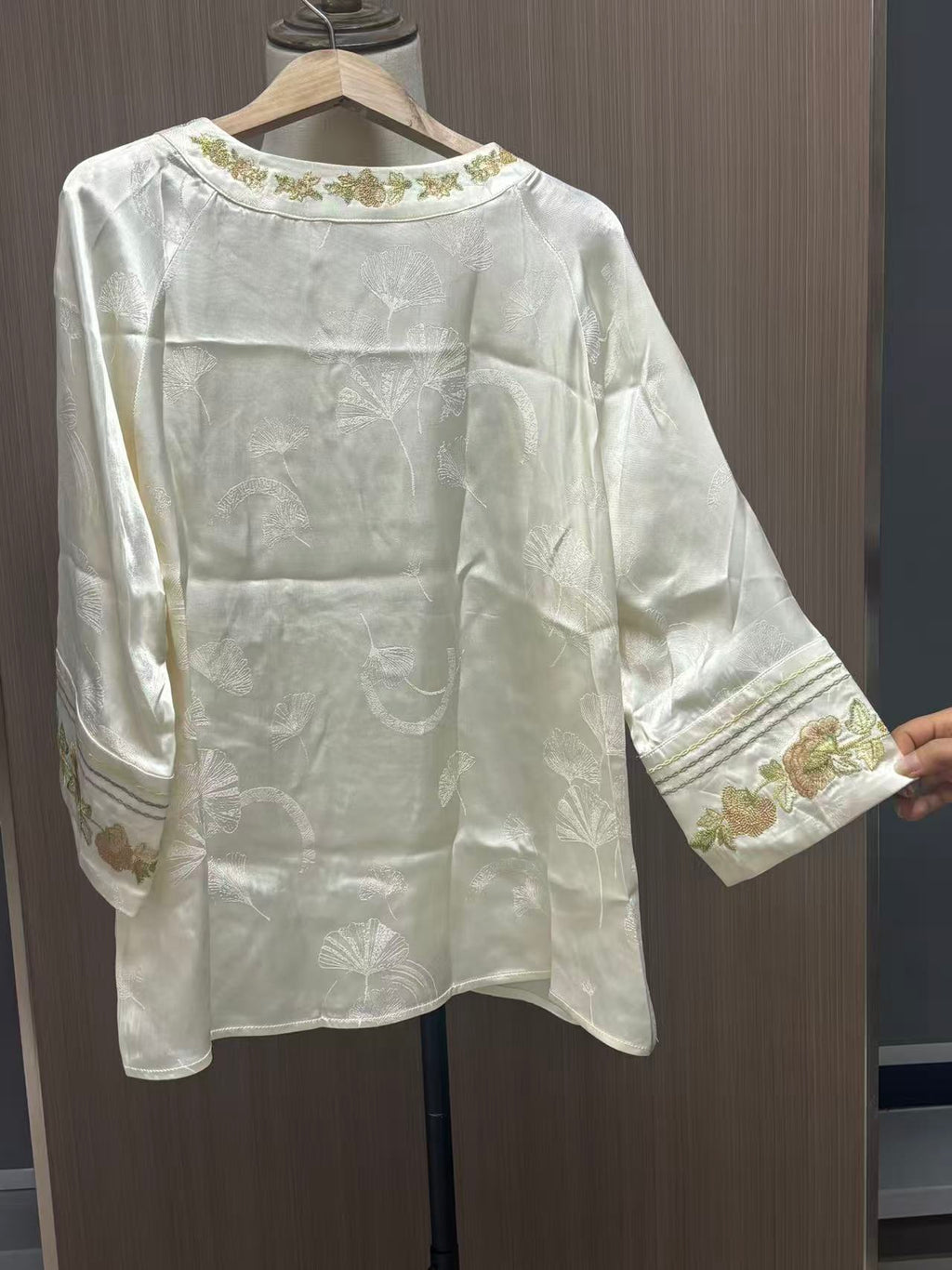 Women's Top Hand-Embroidered Silk Round Neck Shirt Xiangyun Gauze Blouse