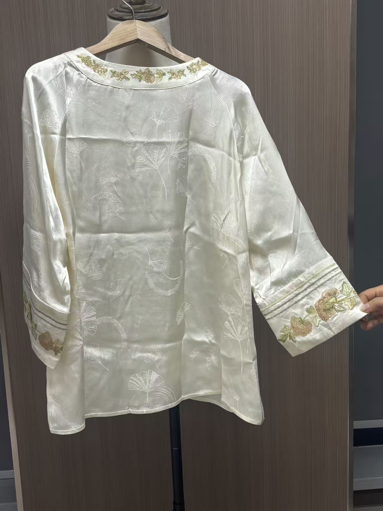 Women's Top Hand-Embroidered Silk Round Neck Shirt Xiangyun Gauze Blouse