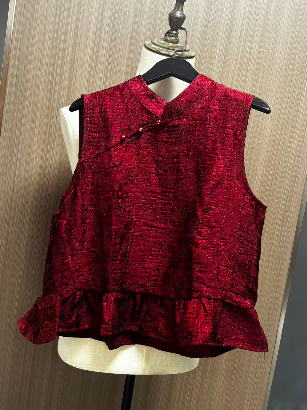 New Chinese-style Women's Top, Silk Sleeveless, Red Vest, Summer Outerwear Vest