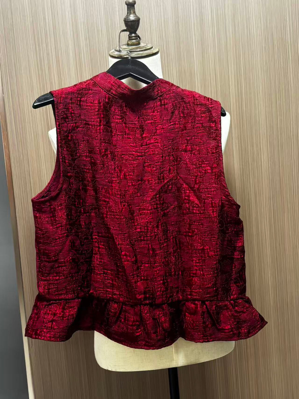 New Chinese-style Women's Top, Silk Sleeveless, Red Vest, Summer Outerwear Vest