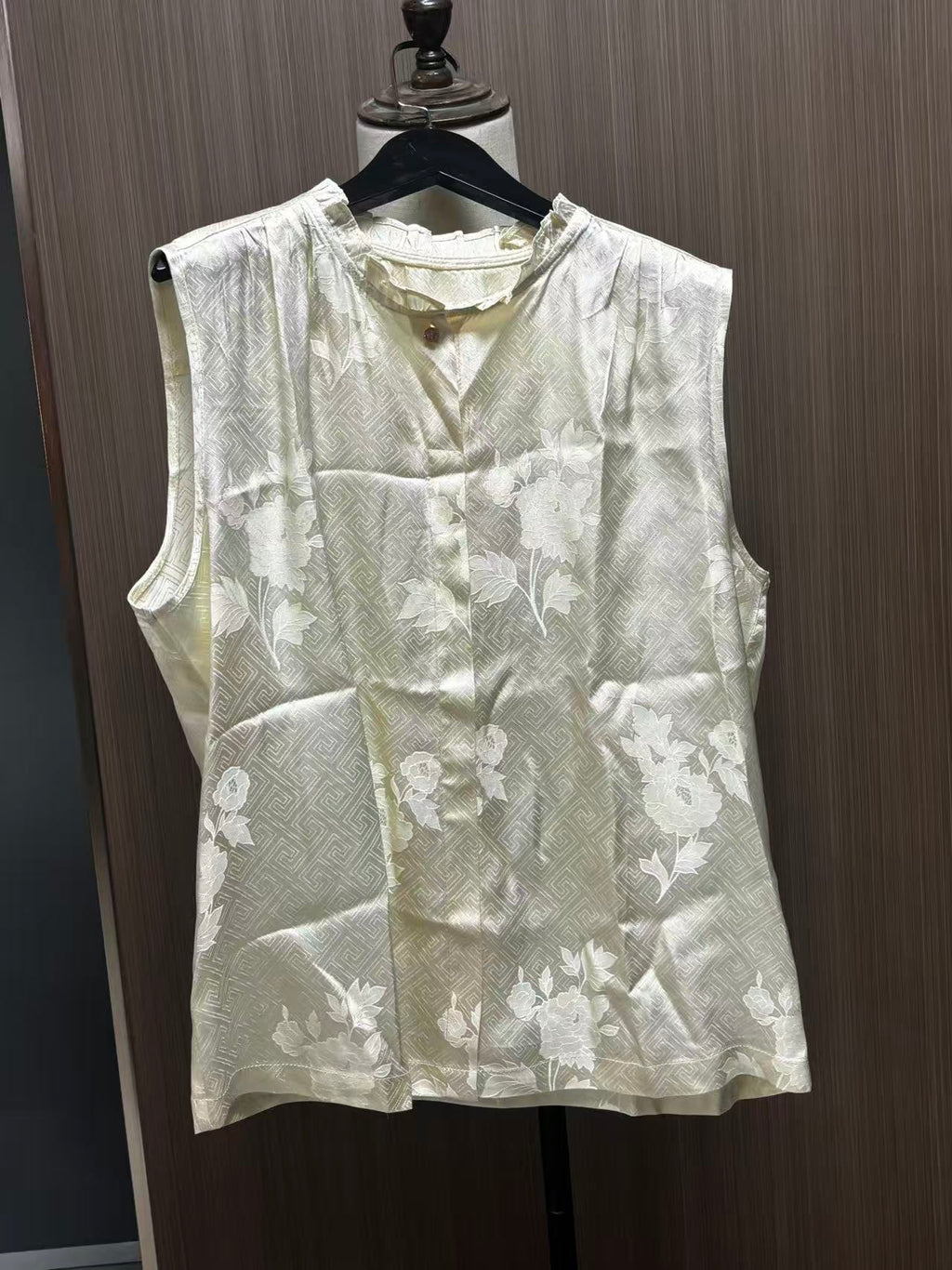 Off-White Floral Jacquard Sleeveless Blouse
