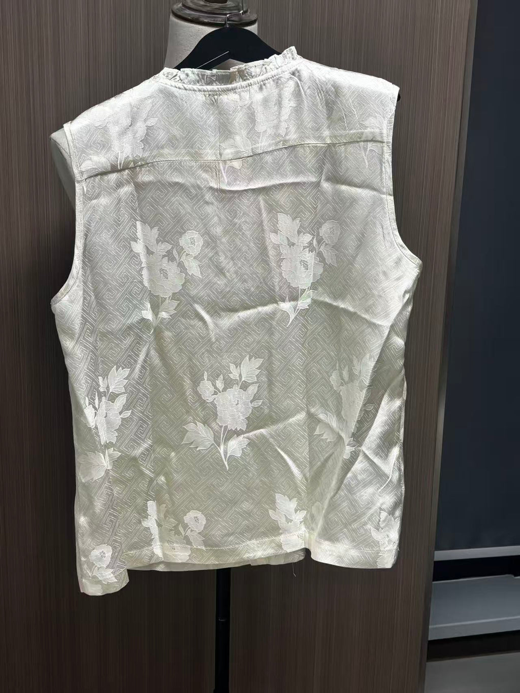Off-White Floral Jacquard Sleeveless Blouse