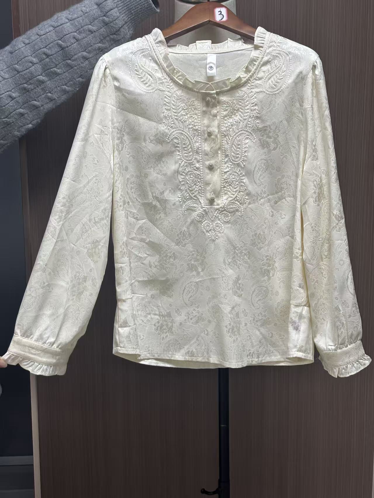 Women's long-sleeve top, hand-embroidered, round neck, satin material, white