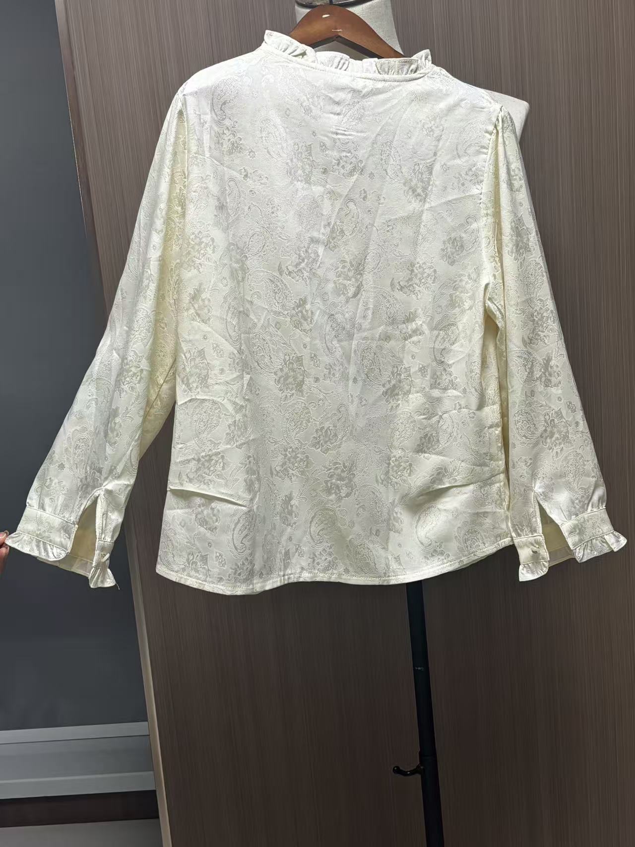 Women's long-sleeve top, hand-embroidered, round neck, satin material, white