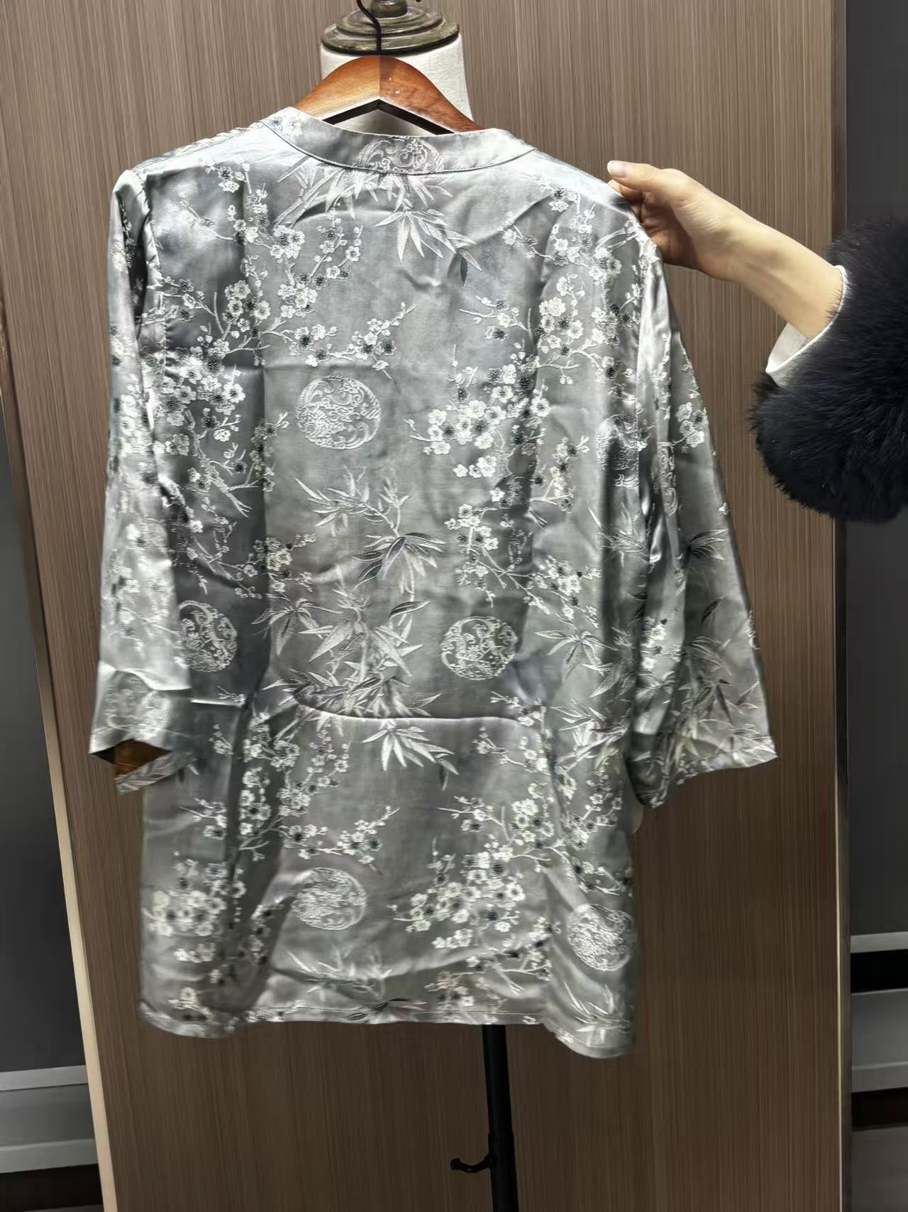 New Chinese-style Plum Bamboo Jacquard Diagonal Placket Frog Button Blouse 3/4 Sleeve Chinese Satin Top