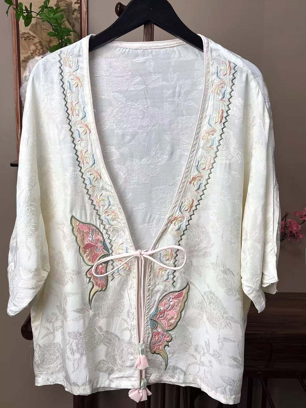 New Chinese-style White Butterfly Embroidered Tie Cardigan