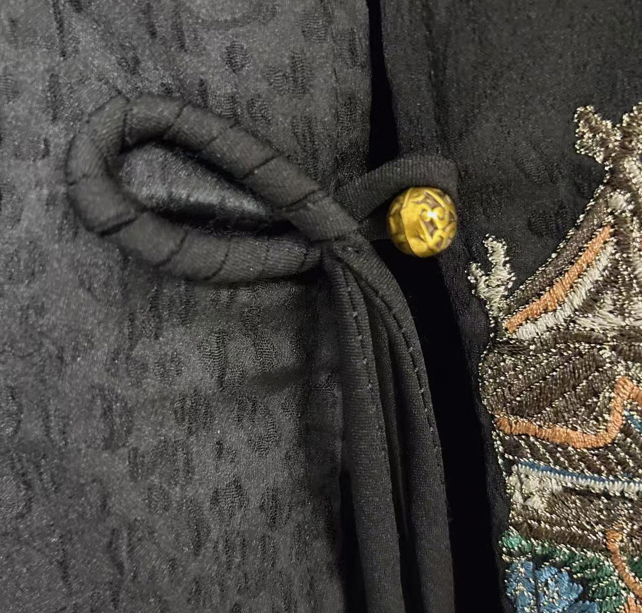 New Chinese-style Black Pavilion Embroidered Vest
