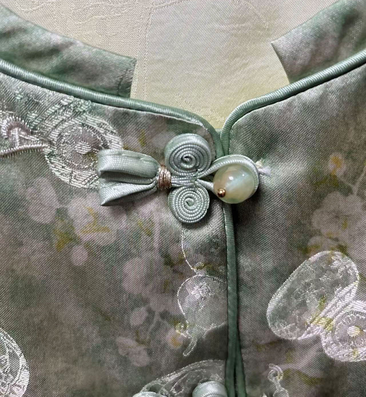 New Chinese-style Light Green Butterfly Embroidered Chinese Vest