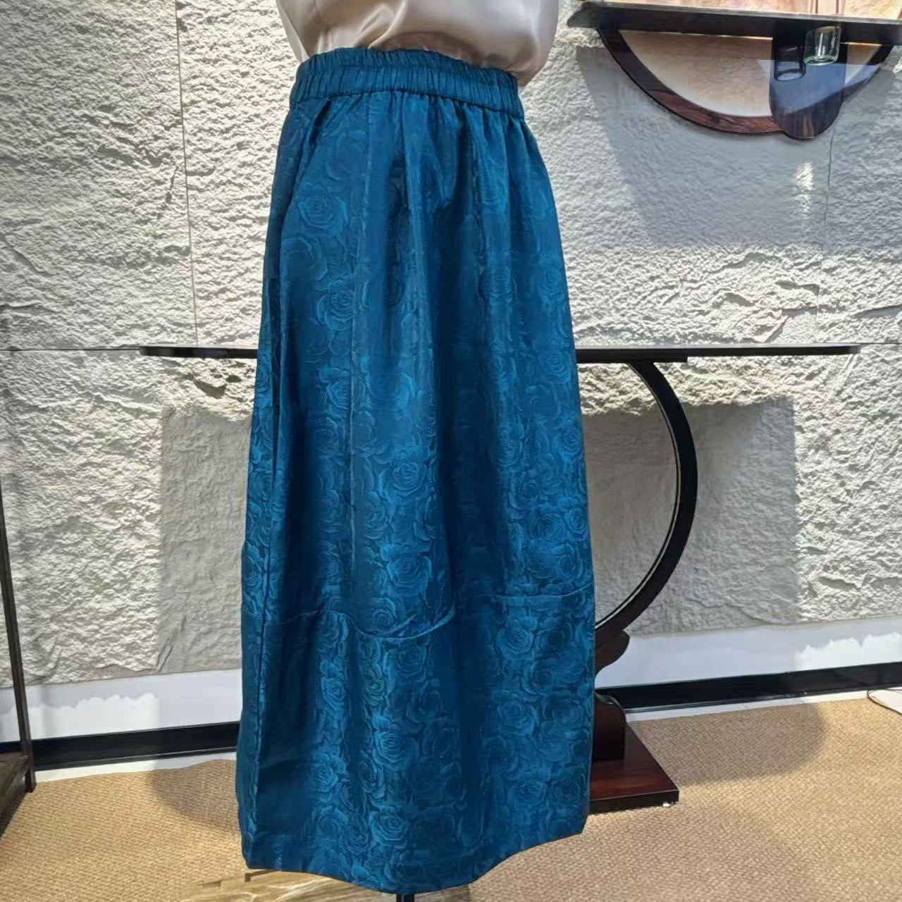 New Chinese-style blue rose jacquard satin high-waist slimming drape skirt
