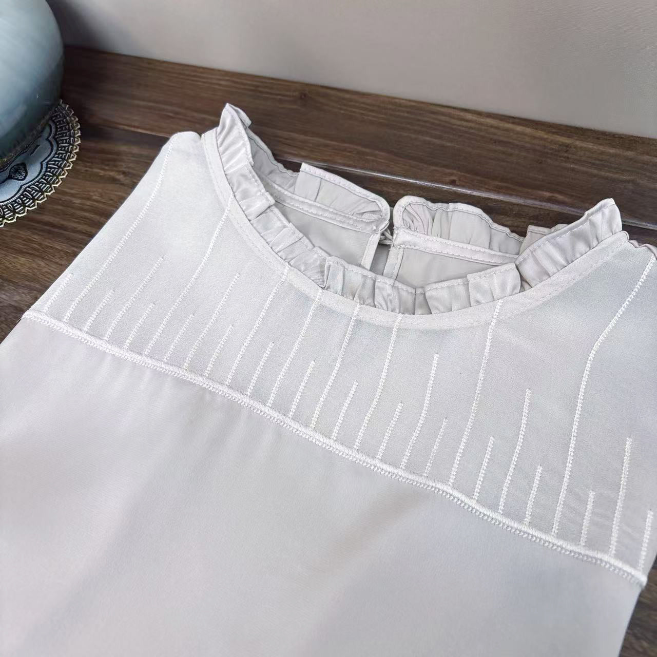 New Chinese-style Beige Ruffle Neck Sleeveless Blouse
