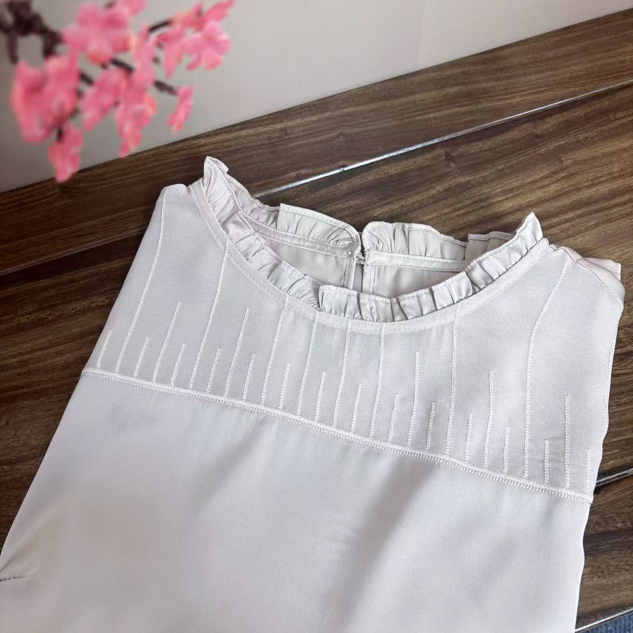 New Chinese-style Beige Ruffle Neck Sleeveless Blouse