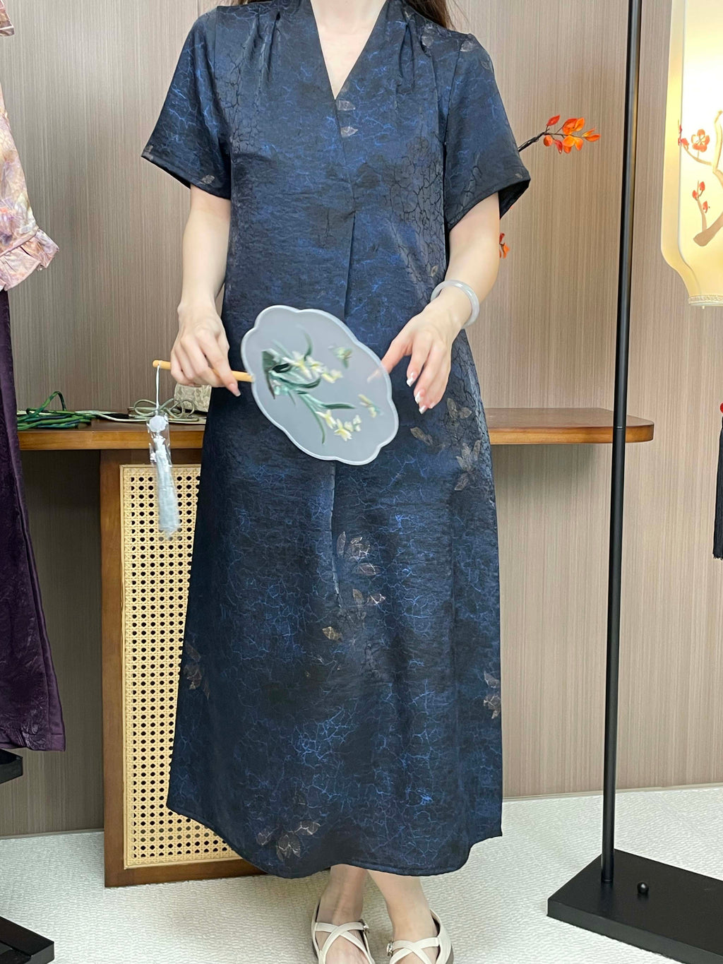 Crackle Pattern Xiangyunsha V-neck Short Sleeve Dress