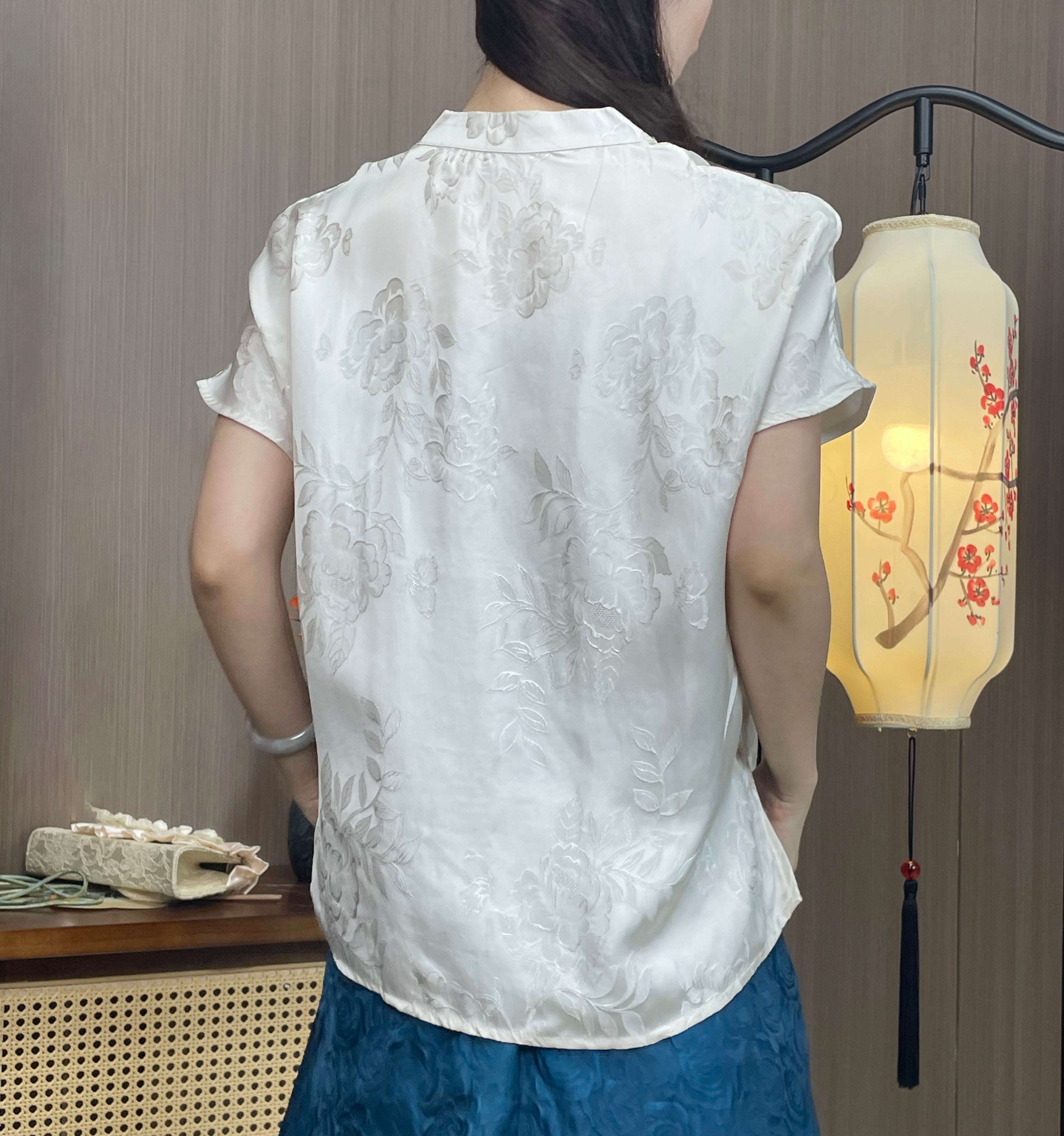 New Chinese-style Floral Jacquard Mandarin Collar Top, Satin Diagonal Placket Frog Button Short-Sleeve Blouse