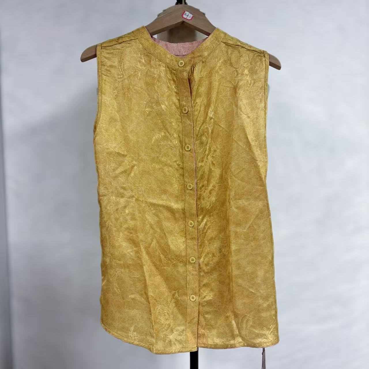 New Chinese-style Gold Jacquard Vest Stand Collar Button Sleeveless Top