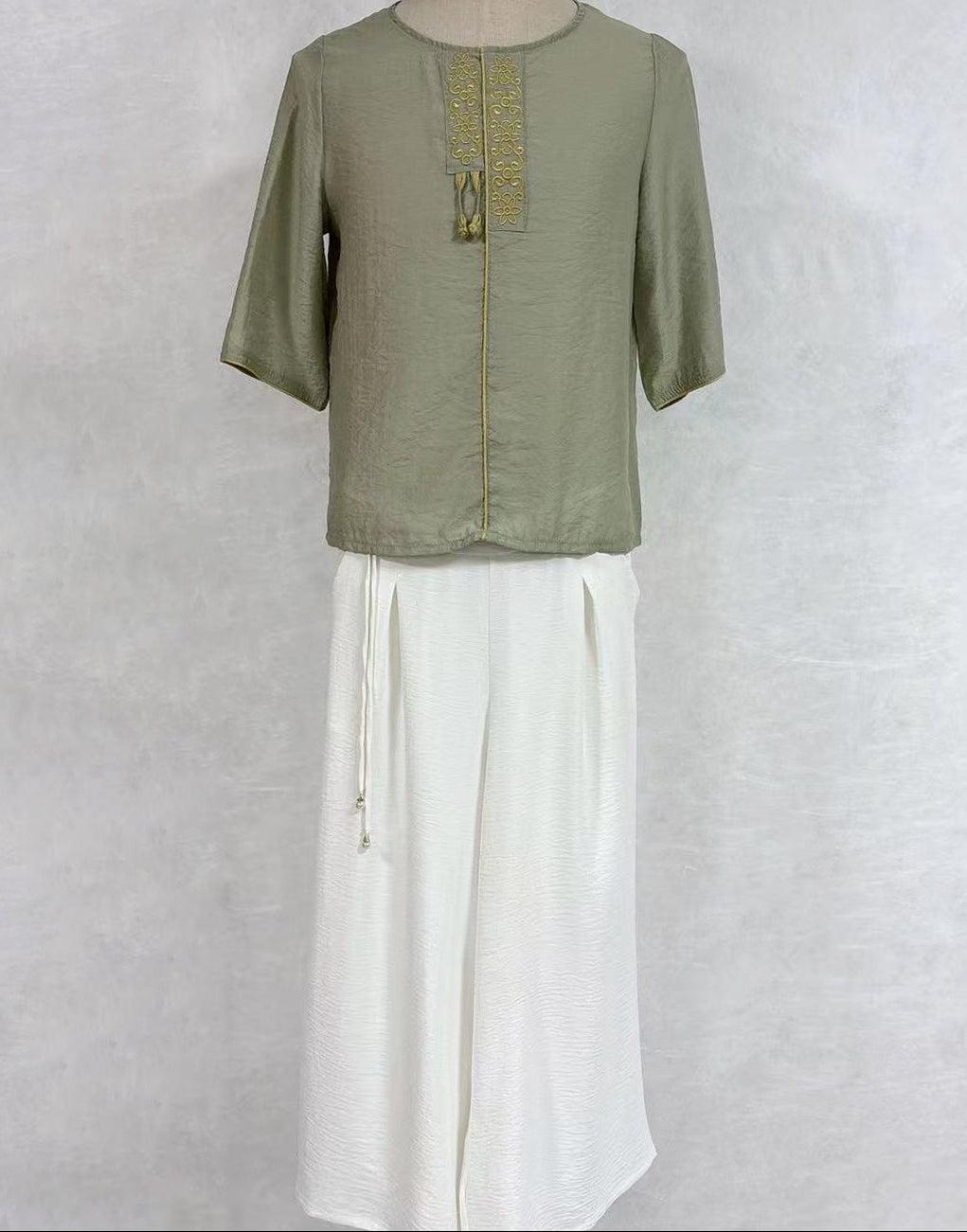 New Chinese-style Sage Green Embroidered Chinese Style Set