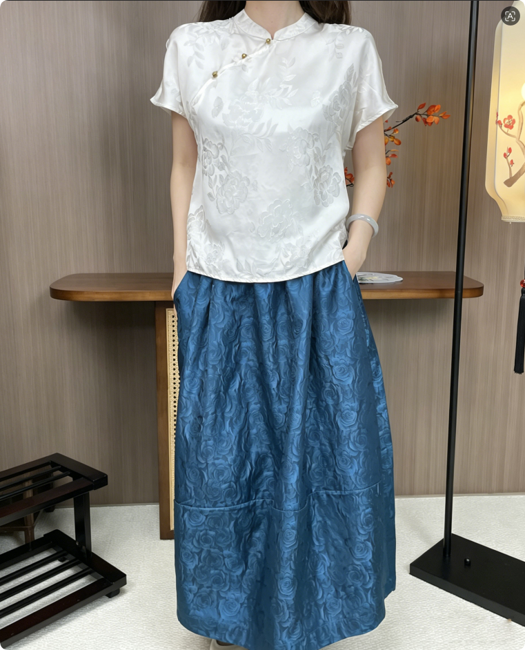 New Chinese-style Floral Jacquard Mandarin Collar Top, Satin Diagonal Placket Frog Button Short-Sleeve Blouse